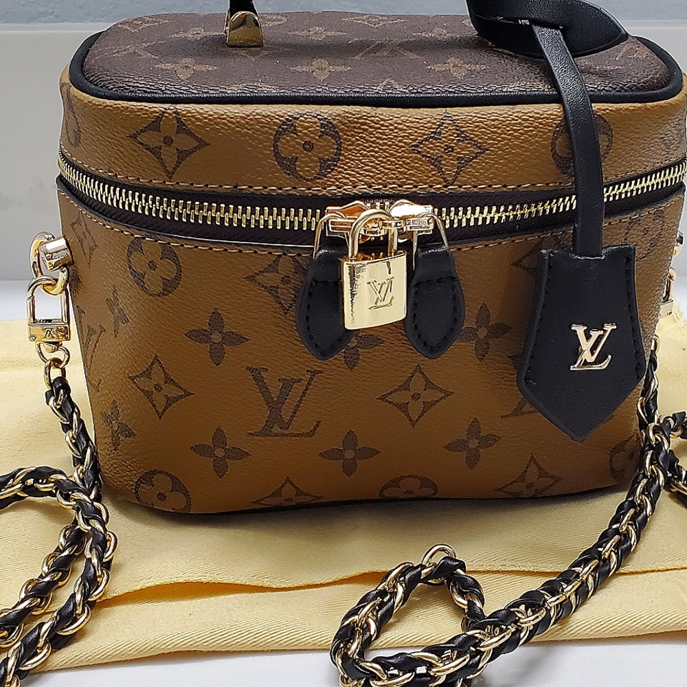 Vanity crossbody bag